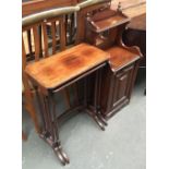 A mahogany nest of two tables, the largest 53x28x74cm