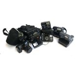 A mixed lot of photographic equipment to include Minolta XL-440 Sand; Polaroid 600; Polaroid 636;