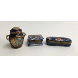 Three Limoges peint main trinket boxes, blue floral design, marked to base