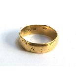 An 18ct gold wedding band, 4.96g, size P