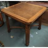 An oak draw leaf table, 90x90x77cmH