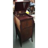 A mahogany standing gramophone case (converted), 46x51x108