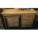A light oak kneehole desk of three drawers, 120x42x78cmH