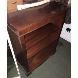 A modern mahogany bookshelf of three shelves on plinth base, 73x30x93cmH