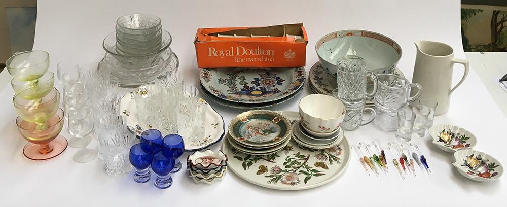 A mixed lot of glass and ceramics, to include Royal Doulton 'Burgundy', Royal Doulton ramekins;