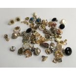 Quantity of clip earrings