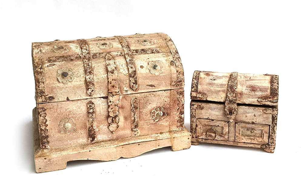 A painted distressed wooden chest, 25.5cmW; and a similar smaller trinket box, 15.5cmW