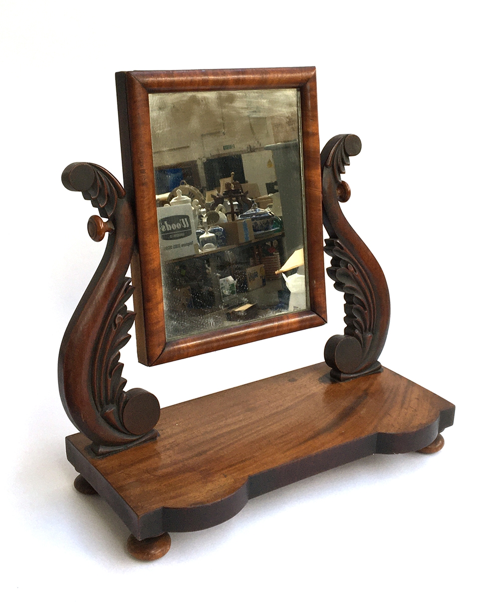 A Victorian mahogany adjustable dressing table mirror, on S shaped acanthus supports, 50cmH