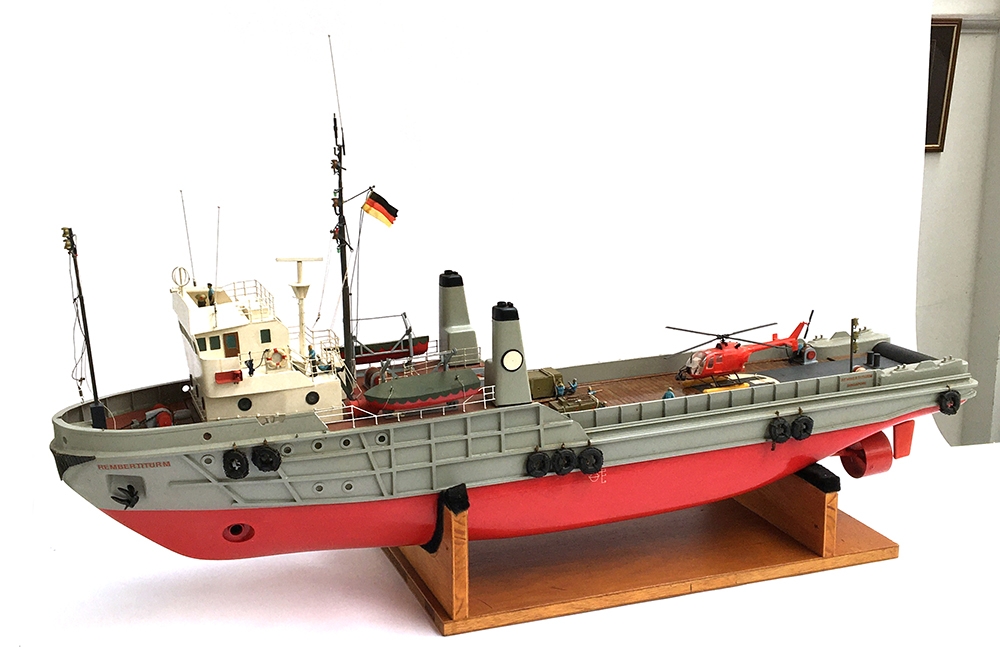 A model boat 1/4 inch scale RC Offshore work boat, designed for working on offshore drilling - Image 4 of 4