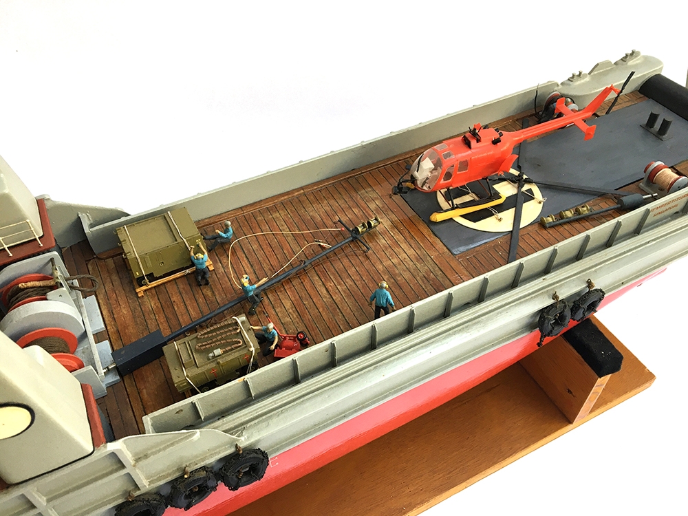 A model boat 1/4 inch scale RC Offshore work boat, designed for working on offshore drilling - Image 3 of 4