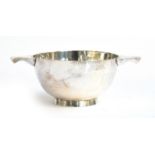 A silver porringer, maker's mark WW, London 1925, diameter of bowl 10.5cm, 5.4oz