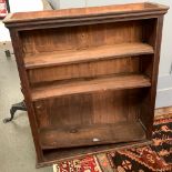 An oak bookshelf, three adjustable shelves, 96cmW