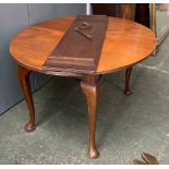 An oval extending dining table, with winder and single leaf, approx. 120x107x69cmH