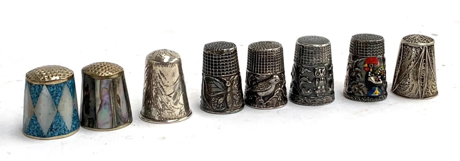 A collection of approx. 40 thimbles, to include silver, white metal, pewter etc, Victoria & - Bild 2 aus 2