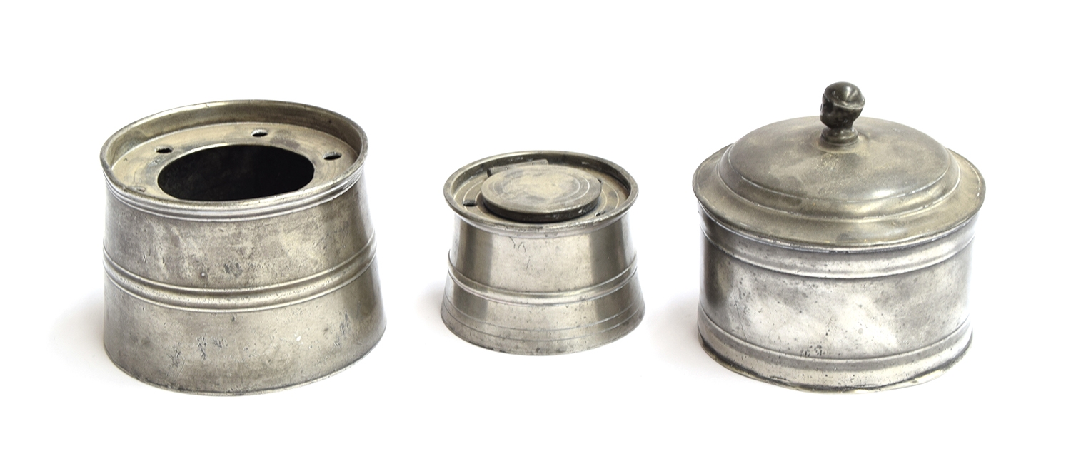 An early 19th century pewter lidded canister, 12cm diameter; together with a pewter capstan inkwell,