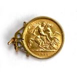 A 1914 gold sovereign, in plain 9ct gold mount, 5.2g