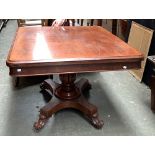 A Victorian mahogany dining table, on turned column and quatrefoil base, 105x122x77cmH