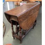 An 18th century oak oval gateleg table, with end drawer, 91x121(extended)x70cmH