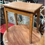 A small oak side table, with splayed legs, 46x27x46cmH