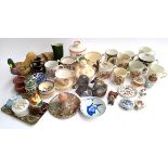 A mixed lot of ceramics to include a quantity of commemorative mugs, including a Royal Doulton