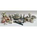 A mixed lot of ceramics to include majolica, Arthur Wood, Hammersley 'Grandmother's Rose', Spode etc