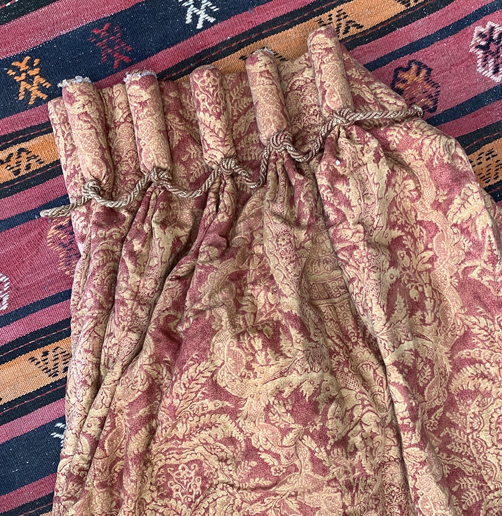 A pair of lined and interlined curtains, 290cm drop, approx. 330cm wide ungathered - Image 2 of 2