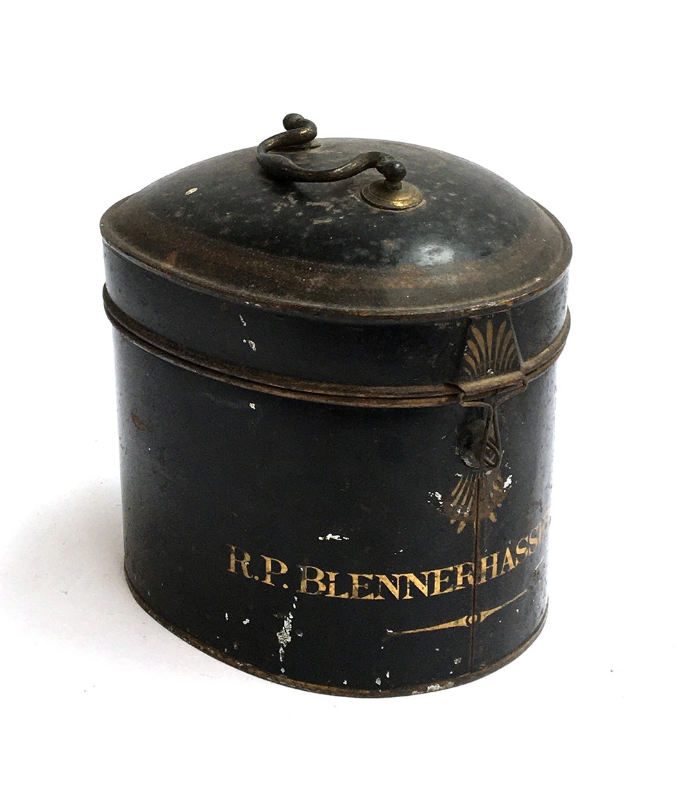 A 19th century barristers wig in black enamelled wig box, made by Ravenscroft Wig & Robe maker, - Image 2 of 2