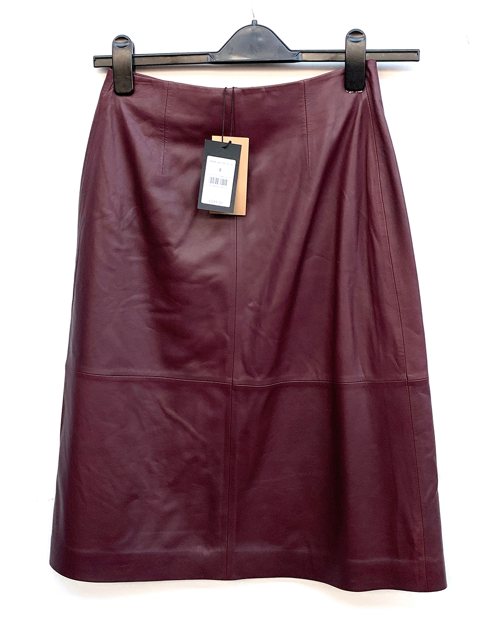 A size 8 burgundy Jaeger leather skirt with back pocket