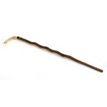 A gent's spiralled walking stick with ram's horn handle, 120cmL