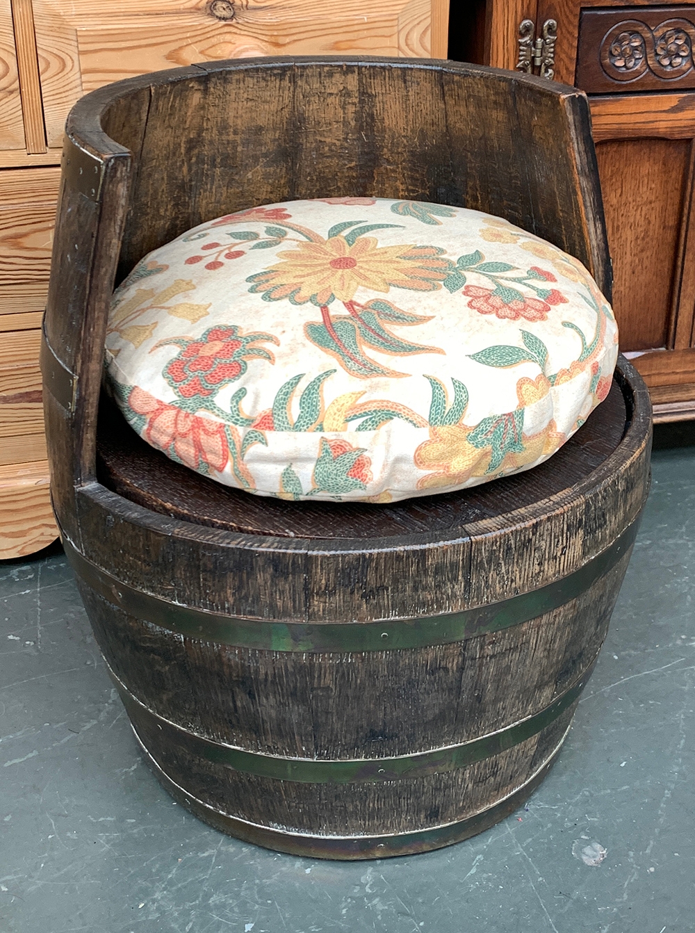 A barrel chair with removable seat, overall 64cmH, seat height 41cmH - Image 2 of 2