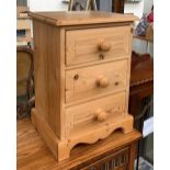 A small pine cabinet of three drawers, 41x33x58cmH