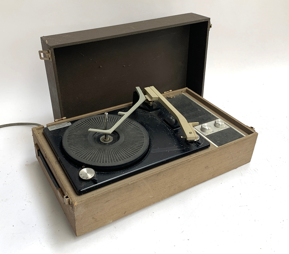 A miniature portable turntable