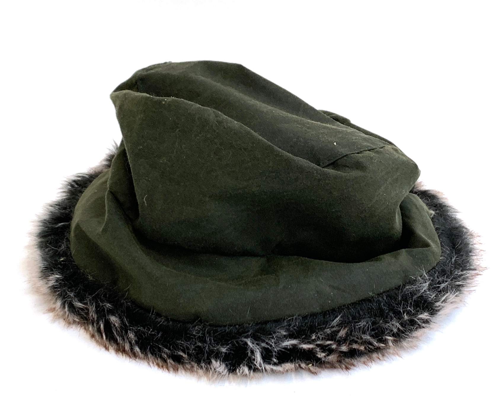 A Scotts of Stowe wax cotton and fur trimmed hat