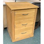 A light oak cabinet, comprising two cupboards, 80x55x80cm