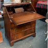 A 20th century bureau, with four graduating drawers on bracket feet, 76x45x99cmH