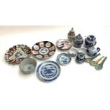 A mixed lot of oriental ceramics to include verte imari scalloped dishes, and various other blue and