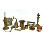 A mixed lot of brass and metal items to include pestle and mortar, bell, toilet roll holder,