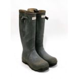 A pair of gents Hunter wellington boots with side fastenings, UK size 10