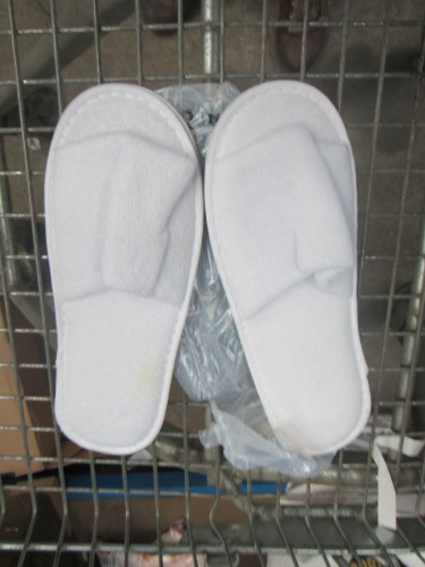 100 x open toe hotel towel slippers - Sealed new in pack (ES10B)