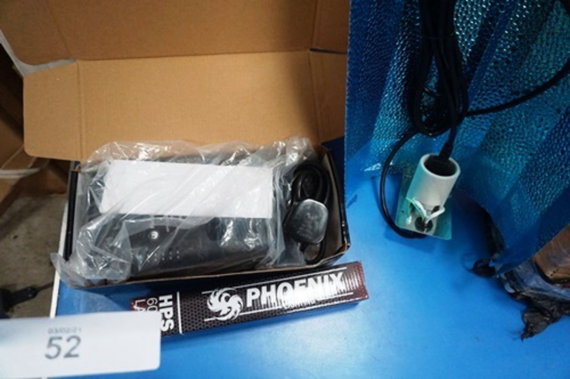 A Phoenix 600W magnetic ballast growing light, and a fabric growing tent, new in box, box open, - Image 2 of 4
