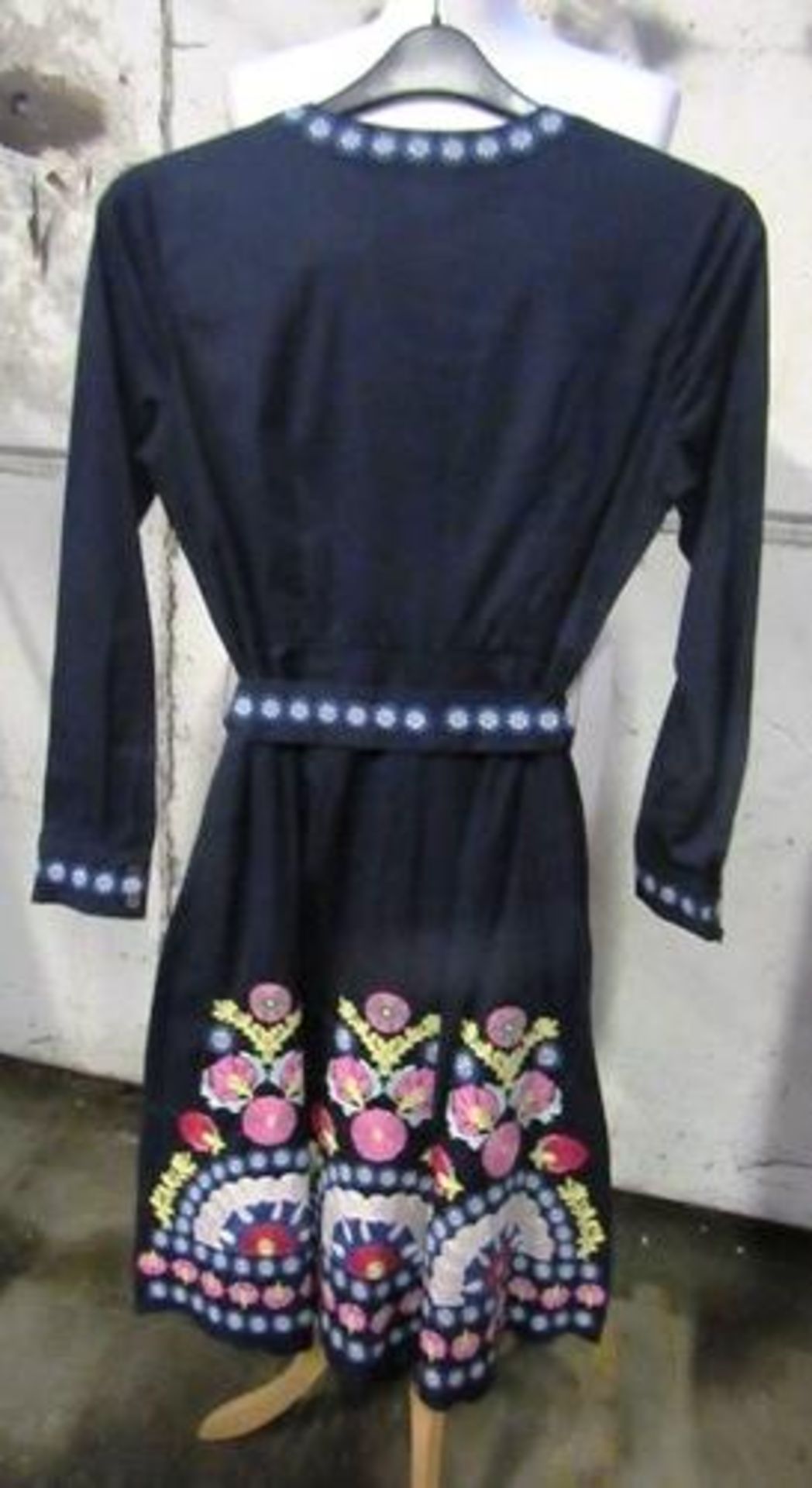 1 x Boden Riley navy embroidered dress, UK size 12P. Code W0633NAV - New with tags (clothesrail1) - Image 2 of 3