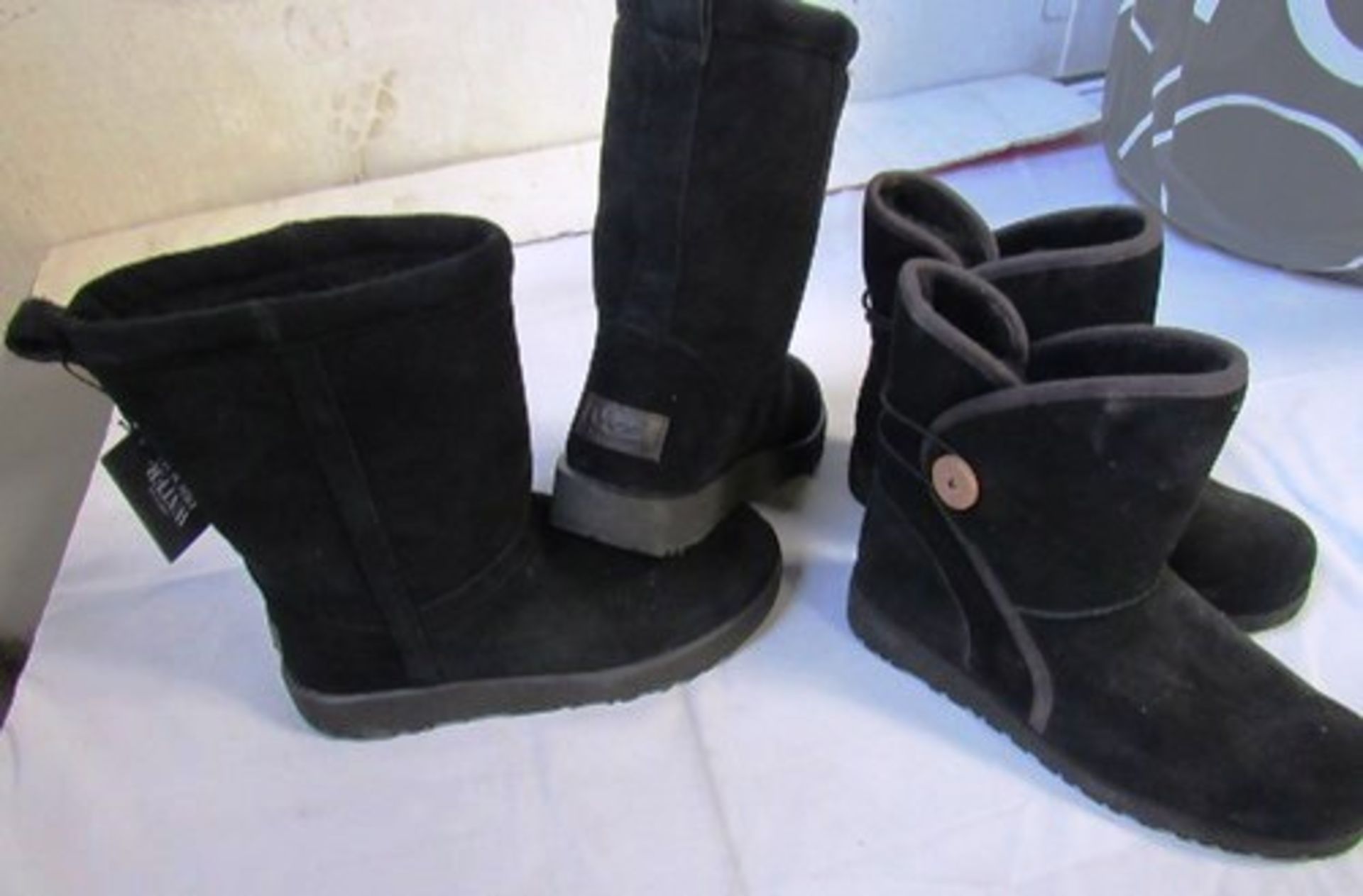 A small quantity of ladies shoes and boots including 2 x pairs of genuine Ugg boots, sizes 5.5 and