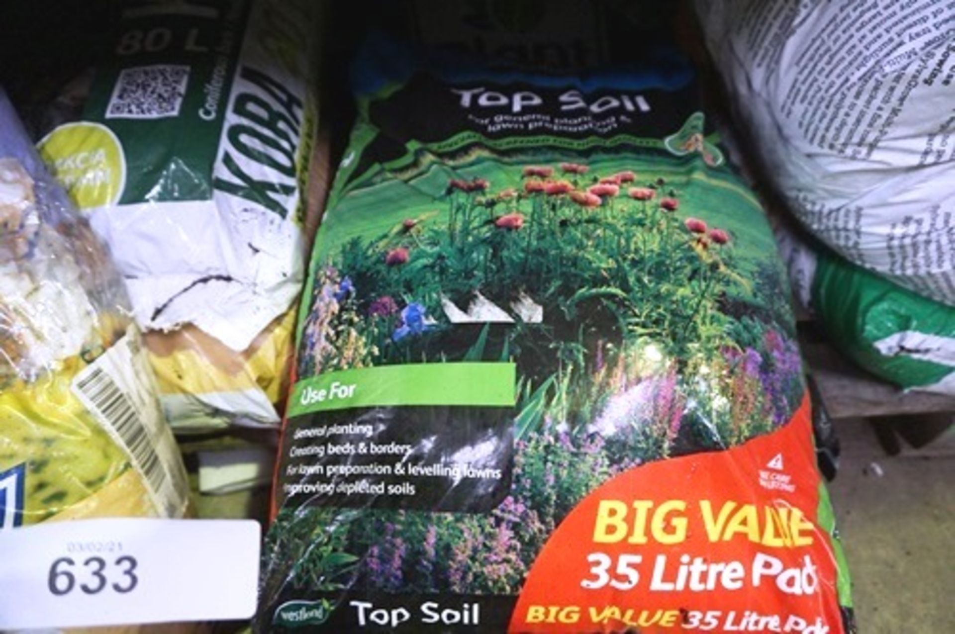 A quantity of compost, top soil and decorative bark - New (GS39C) - Image 4 of 4