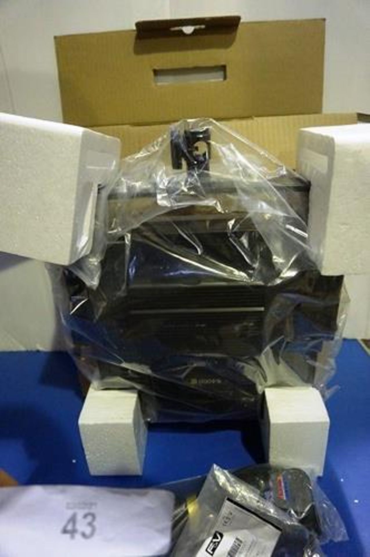 An F & V K4000 photography/video light, model 18020102, RRP £275.00, together with R300 L bracket, - Image 2 of 4