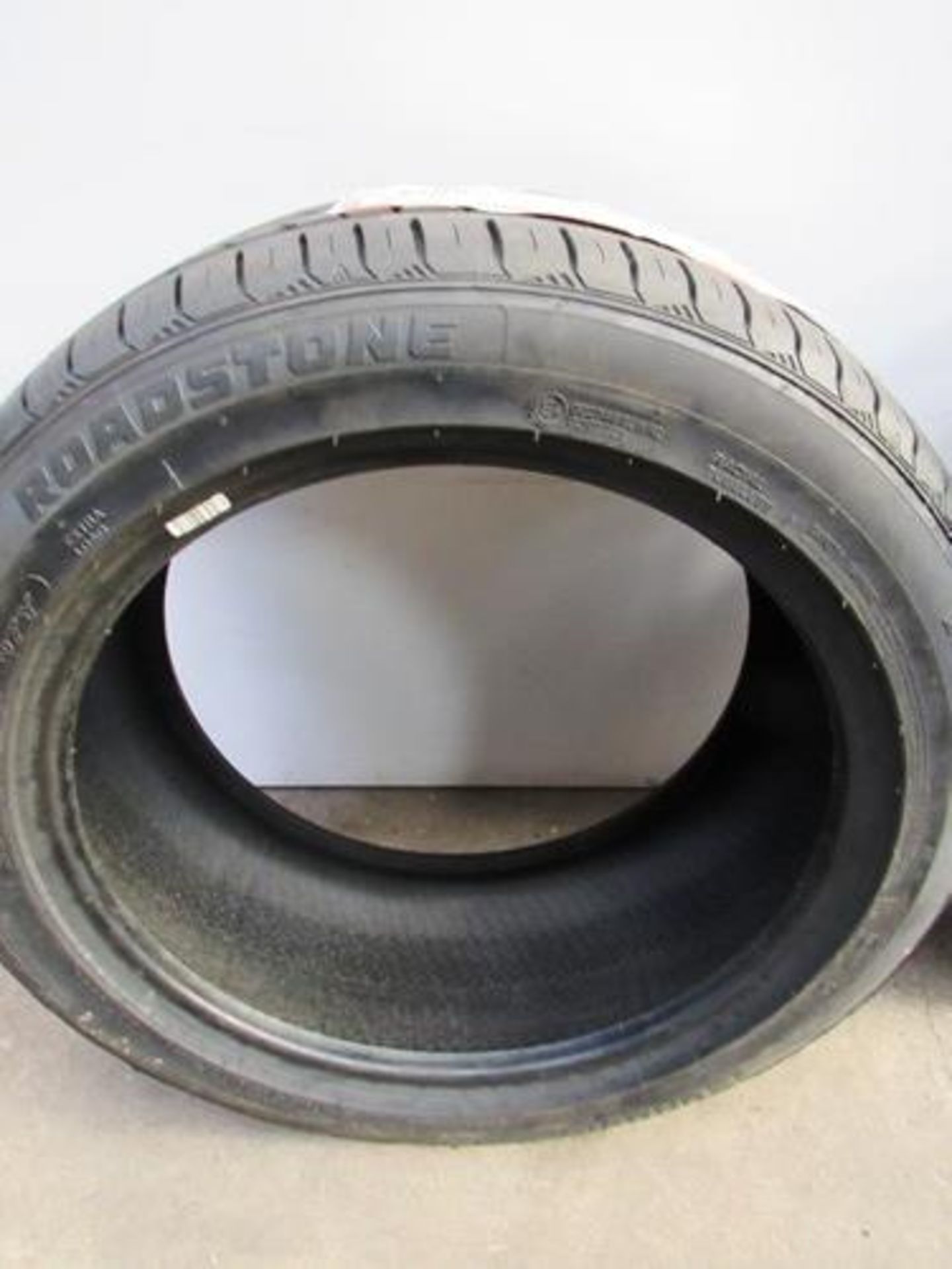 1 x Roadstone Eurovis Sport 04 tyre, size 235/45ZR17 97Y XL - New with label (GS1) - Image 2 of 2