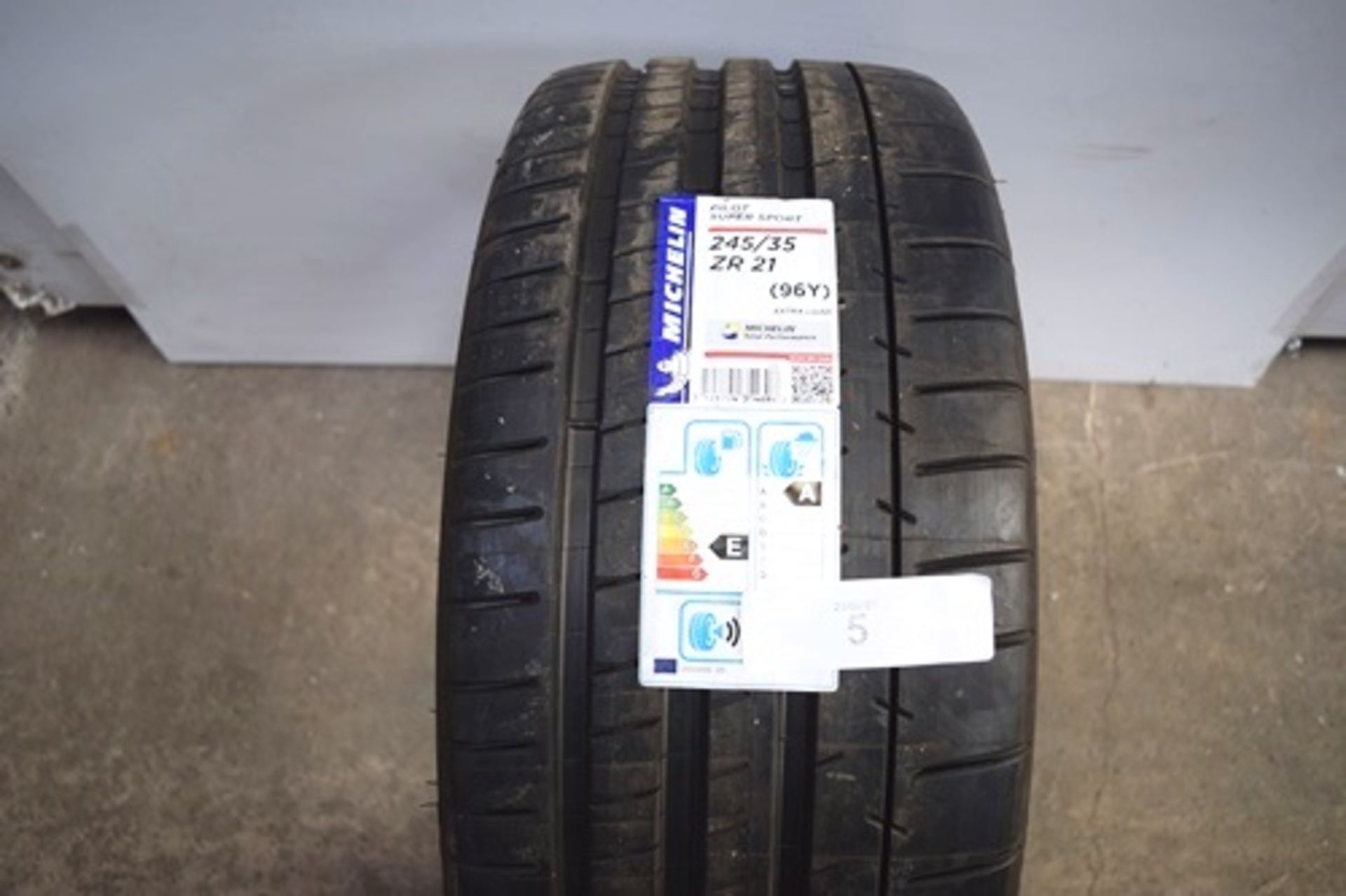 1 x Michelin Pilot Super Sport tyre, size 245/35ZR 21 96Y (GS1)