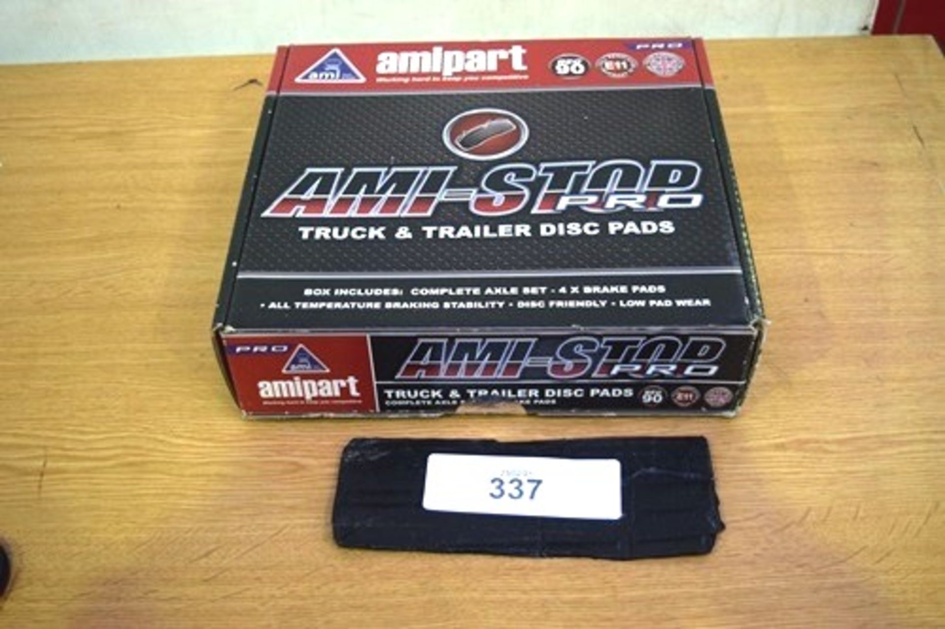 1 x pack of Amipart Pro truck & trailer disc pads, model AM8000, box contains 4 x brake pads Pro