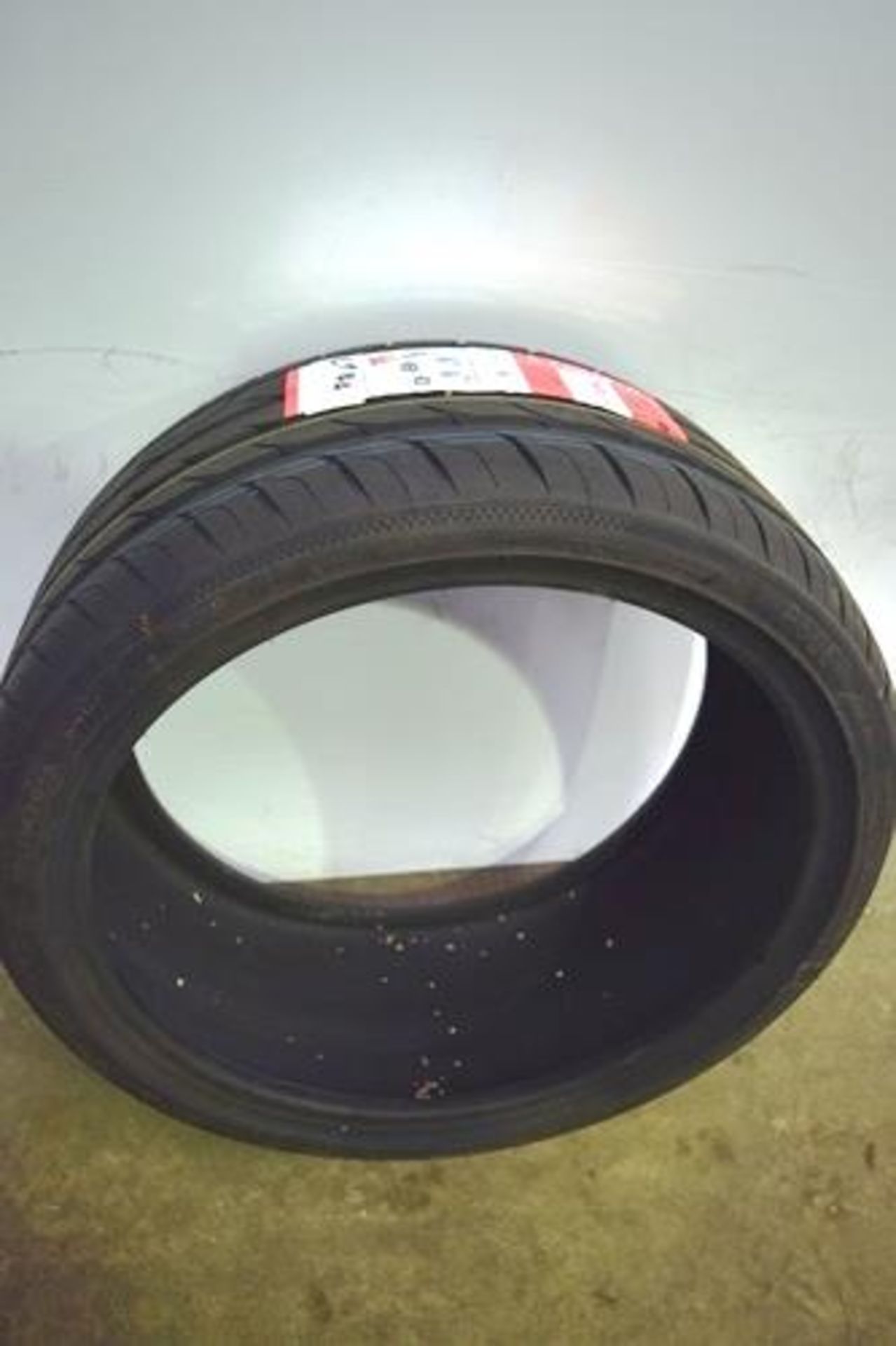 1 x A-Three-A P606 reinforced tyre, size 255/35ZR20 97W - New with label (GS1) - Image 2 of 2