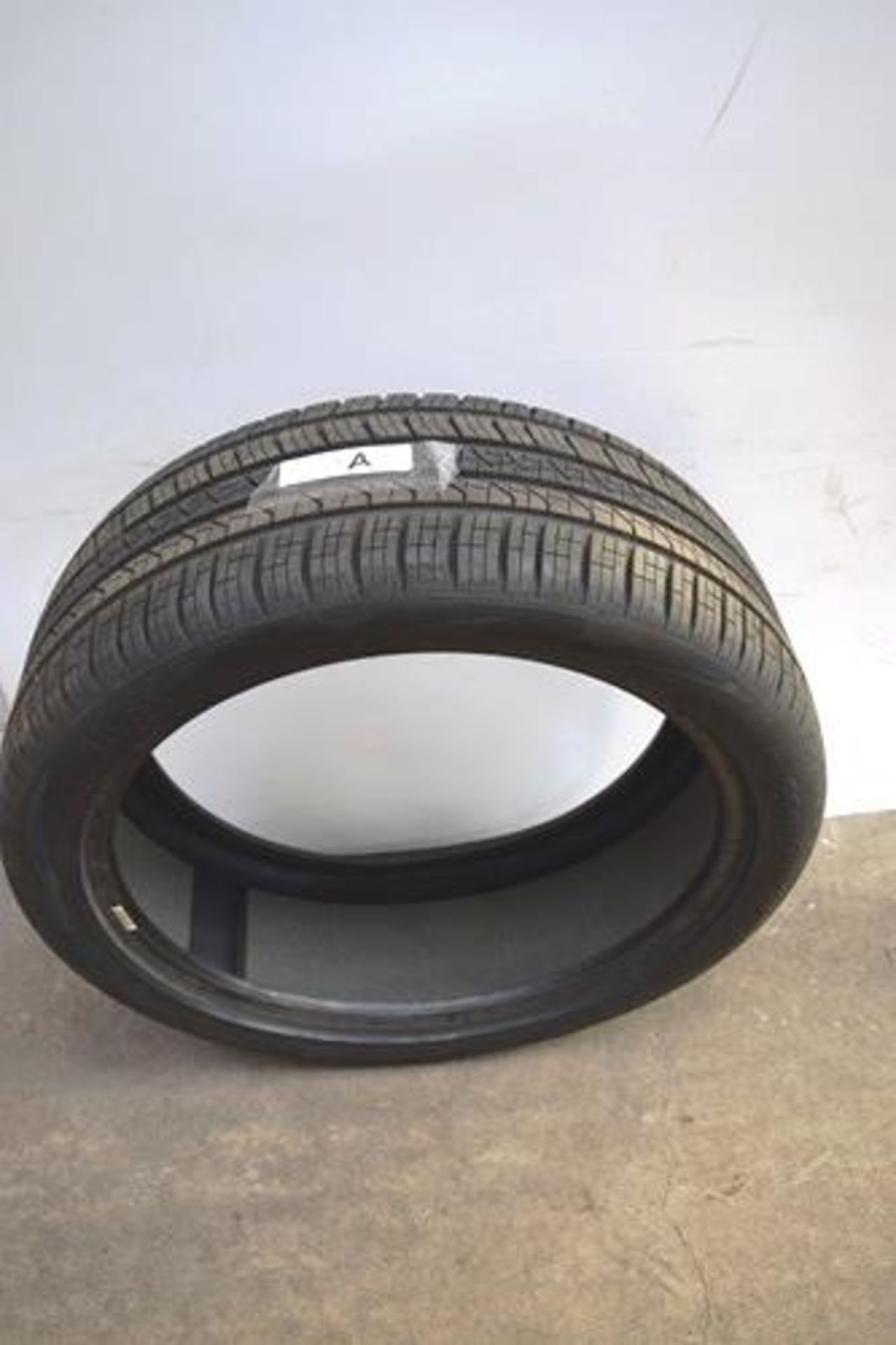 1 x Pirelli Scorpion Zero All Season run flat tyre, size 265/40/R22 106Y M+S - New (GS1) - Image 2 of 2