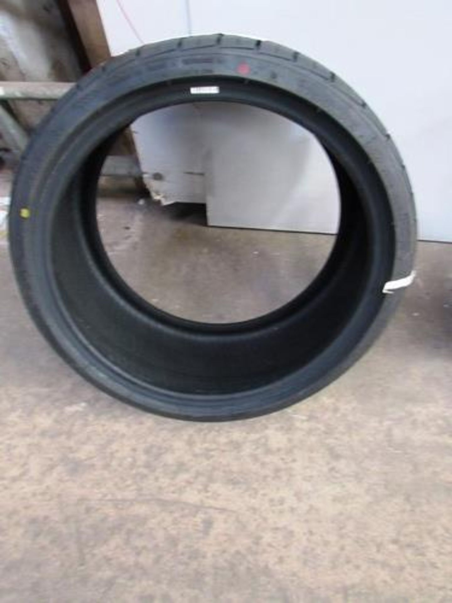 1 x A-Three-A P606 reinforced tyre, size 275/30ZR19 96W - New with label (GS2) - Image 2 of 2